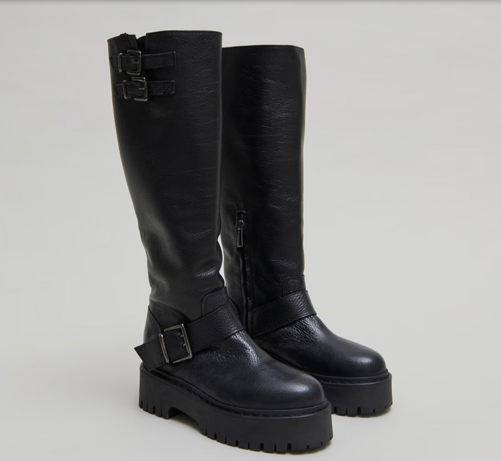 Bottes à sangles et semelles crantées