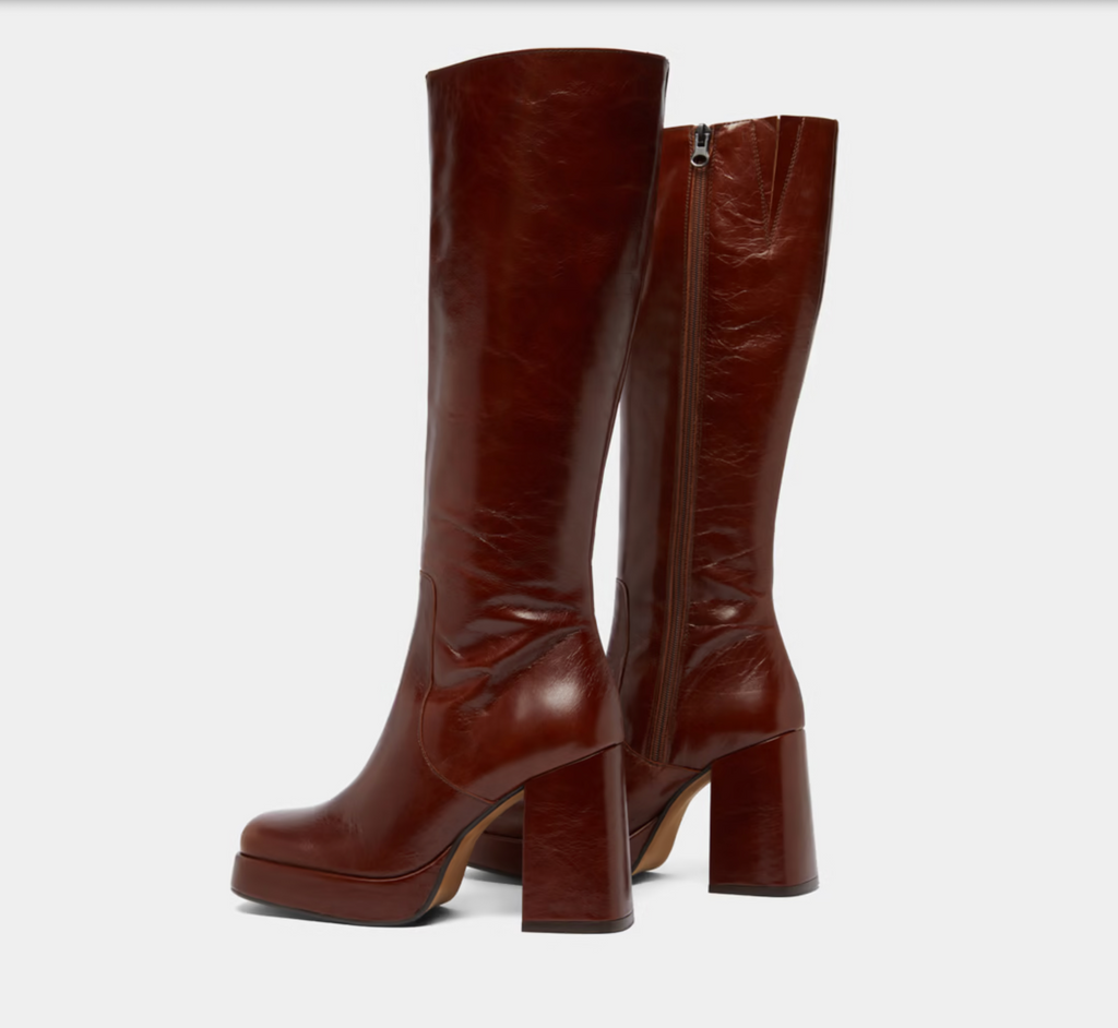 Bottes à talons et bouts carrés