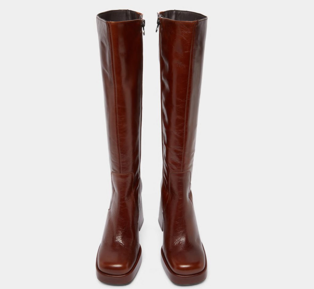 Bottes à talons et bouts carrés