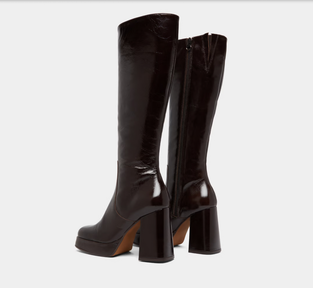 Bottes à talons et bouts carrés